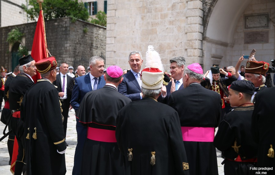 PREDSJEDNIKA CRNE GORE MILA ĐUKANOVIĆA I REPUBLIKE HRVATSKE ZORANA MILANOVIĆA DOČEKAO PRVI ČOVJEK KOTORA