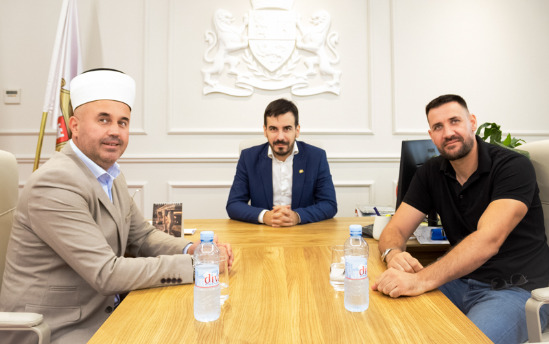 PODRŠKA ISLAMSKOJ ZAJEDNICI