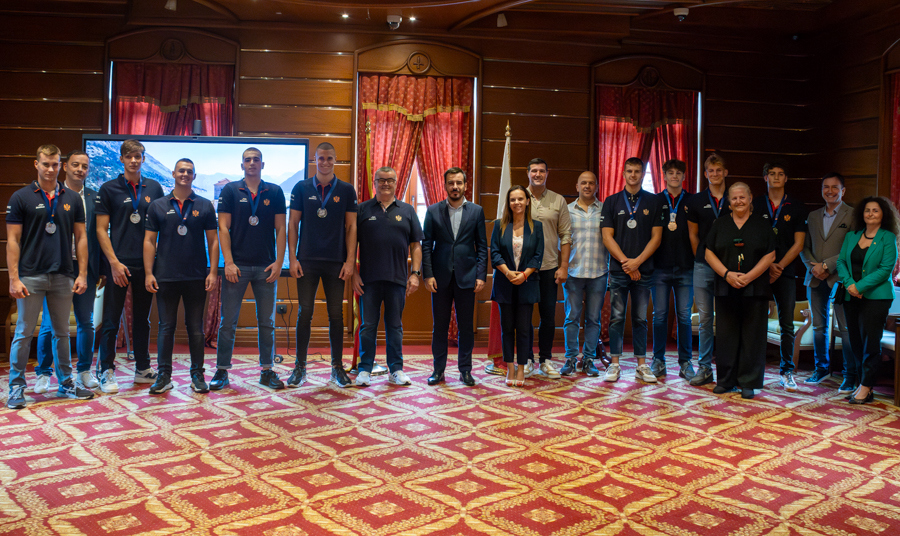 JOKIĆ PRIREDIO SVEČANI PRIJEM ZA JUNIORSKE VATERPOLO REPREZENTATIVCE