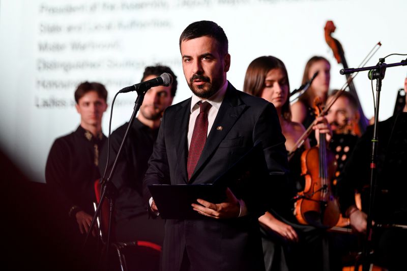 MOSTOVI POBUNE, SLOBODE I LJUBAVI:...