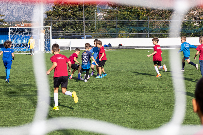 REVIJALNA UTAKMICA NAJMLAĐIH FUDBALERA „BOKELJA“...