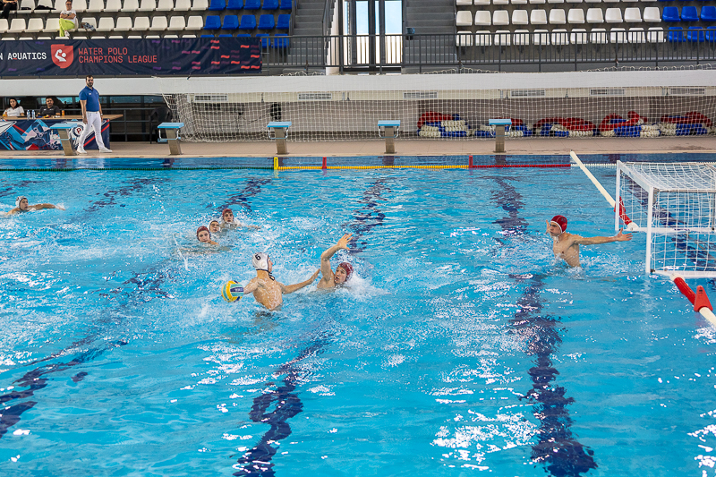 NAJMLAĐI VATERPOLISTI IGROM PROSLAVILI GRADSKI PRAZNIK...