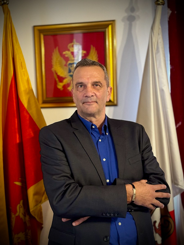 PREDSJEDNIK SKUPŠTINE BATUTA ČESTITAO BADNJI...