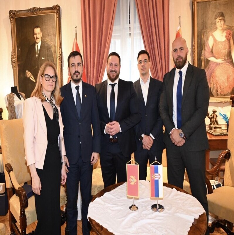 JOKIĆ SA SARADNICIMA NA PROSLAVI...